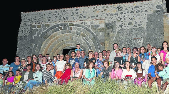 Sacramenia presume de su ermita de San Miguel con teatro a la luz de las velas