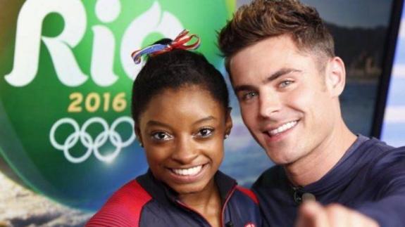 Biles, cinco medallas y un beso de Efron
