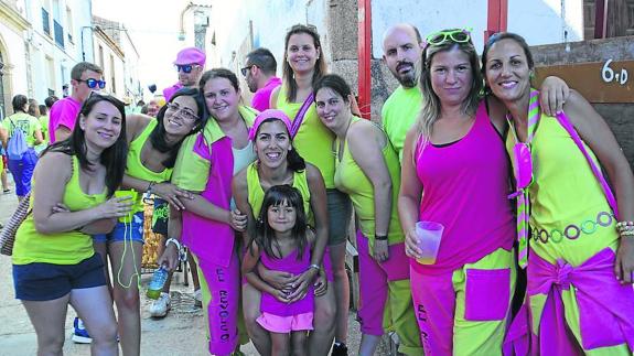 Las peñas ponen el color al chupinazo de inicio de los festejos