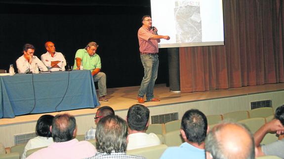 El alcalde de Cuéllar pide apoyo a los caballistas y se abre a estudiar otras opciones para 2017