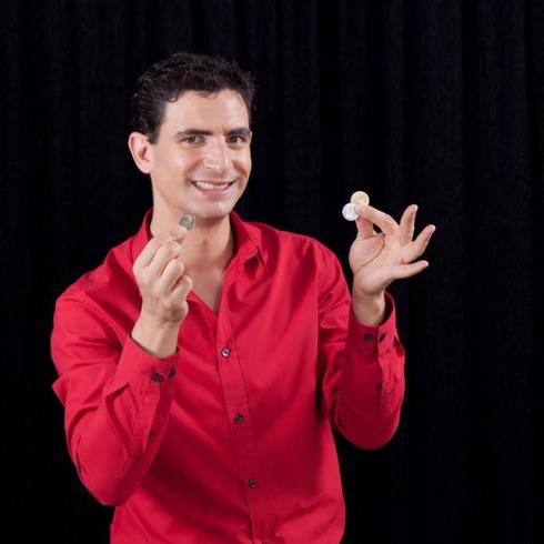 El mago vallisoletano Samuel Arribas cerrará el ciclo 'Castillo mágico' de Fuentes de Valdepero