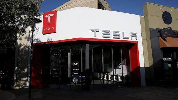 El Ayuntamiento pide ayuda a empresas de marketing para que Tesla se ubique en Palencia