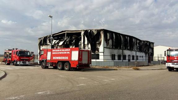 Arde un taller artesanal de artículos de rejoneo en Olmedo