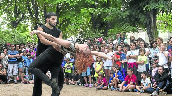 La escena añora la igualdad