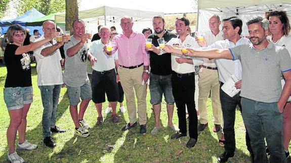 Montemayor rinde tributo a la cerveza con una feria que oferta 90 variedades