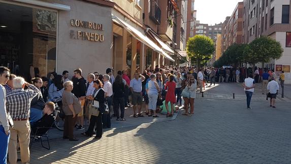 Colas desde ayer para conseguir entradas para la Feria de la Virgen de San Lorenzo