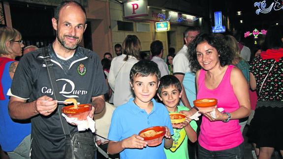 Y la noche se tiñó de amarillo