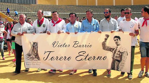 Cuéllar honra a Víctor Barrio