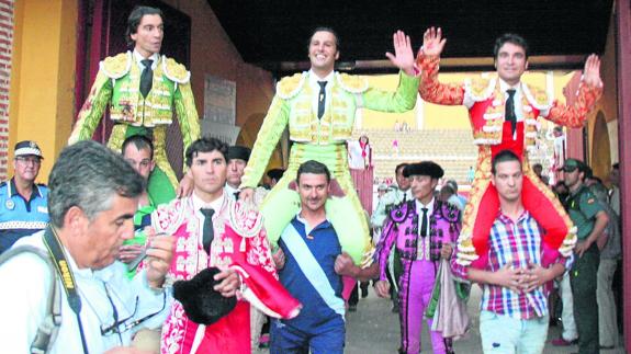 Por la puerta grande