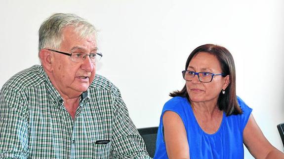 Medio centenar de vecinos arropan a la alcaldesa de Cespedosa en su despedida