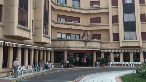 Un anciano muerto y 47 afectados por un brote de gastroenteritis en una residencia de Ponferrada