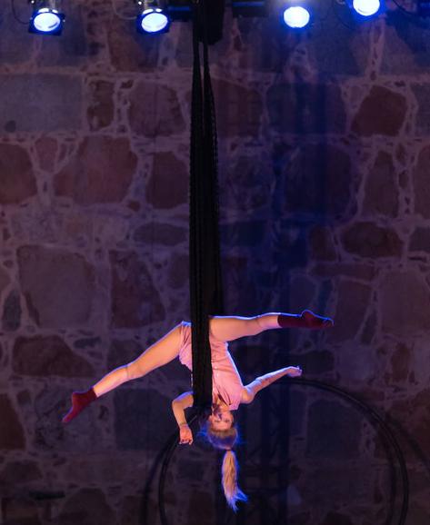 Cir&Co llena de espectáculo y acrobacias las calles de Ávila