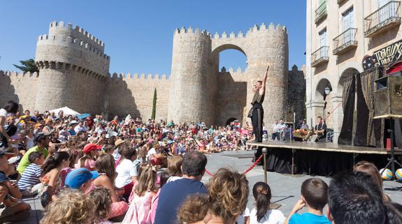 Cir&Co echa el telón en las calles de Ávila