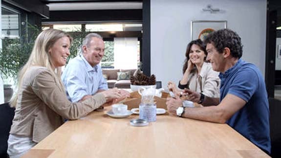 Bertín y Fabiola, invitados por Antonio Banderas a su casa de Londres