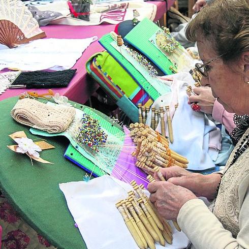 Cultura prepara ya la segunda entrega de la feria Entre costuras y tradición