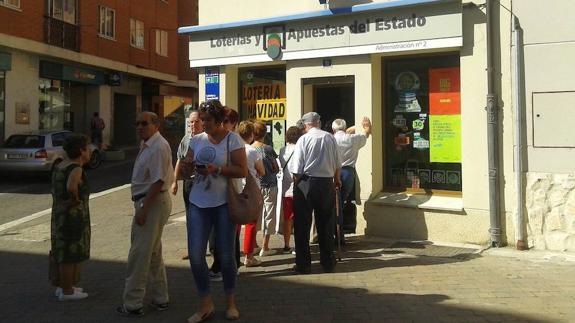 La lotería de Navidad del Ayuntamiento de Cuéllar se agota en menos de cuatro horas