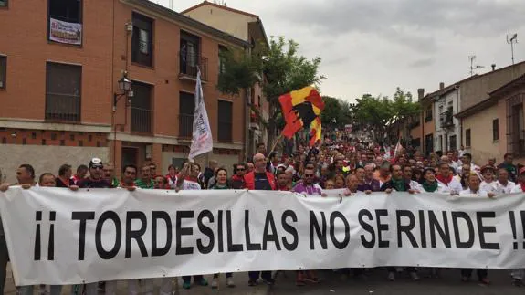 5.000 personas se manifiestan en Tordesillas en apoyo del Toro de la Vega