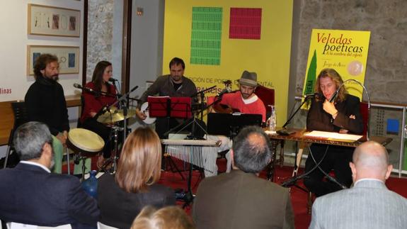 Jorge de Arco ilumina con su poesía romántica ‘A la sombra del ciprés’