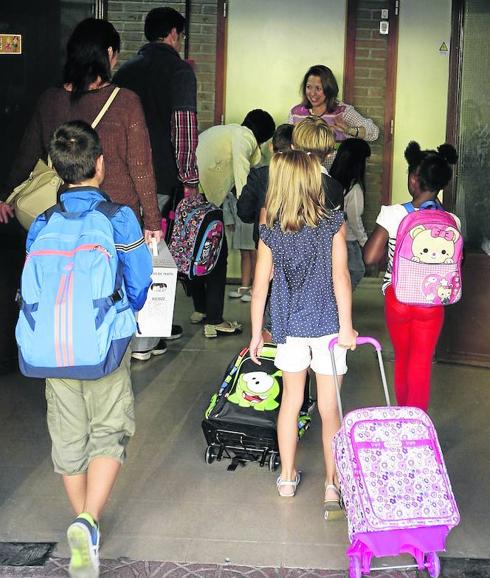 El inicio de curso acentúa las dudas sobre el exceso de reválidas y el avance de la Lomce