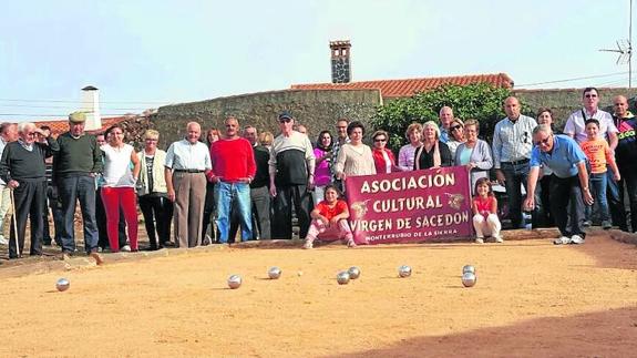 Monterrubio de la Sierra estrena una pista de petanca para los vecinos