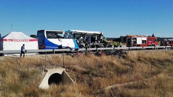 Una fallecida y 46 personas trasladadas en el choque de un autobús en Soria