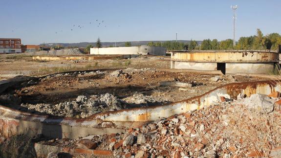 Ciudadanos reclama a la Junta y al Ayuntamiento de Venta de Baños que la limpieza de la Azucarera sea completa