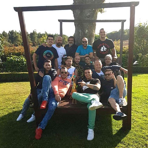 Kiko Rivera celebra su despedida de soltero sin sus hermanos