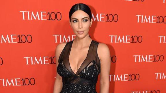 Kim Kardashian hace sus pinitos en el periodismo