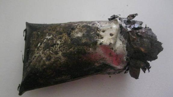 La explosión de la bateria de un móvil provoca quemaduras en las manos a una leonesa