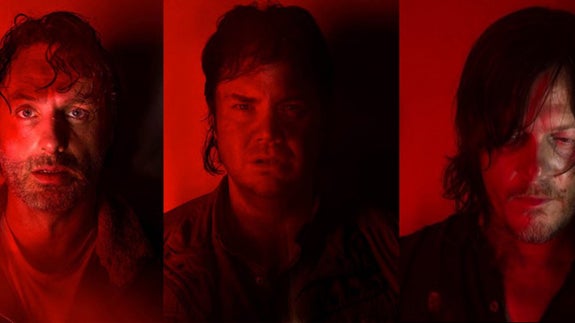 Los personajes de 'The Walking Dead' se bañan en sangre en la promoción de la 7ª temporada