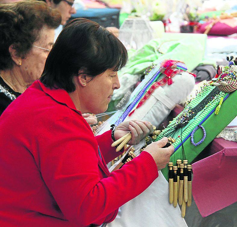 Más de cien bordadoras acudirán a la feria ‘Entre costuras y tradición’