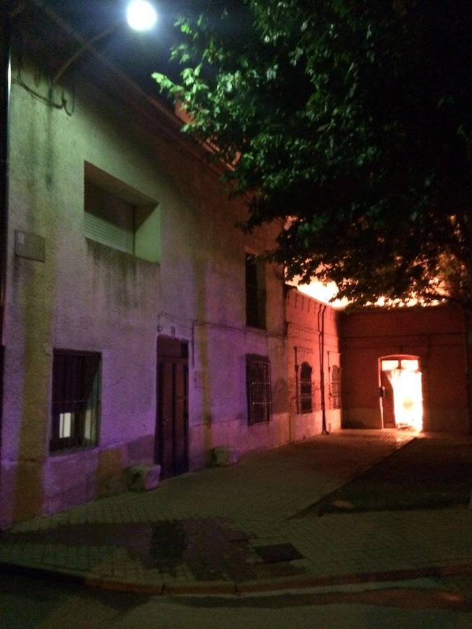Un incendio arrasa varias casas en Matapozuelos