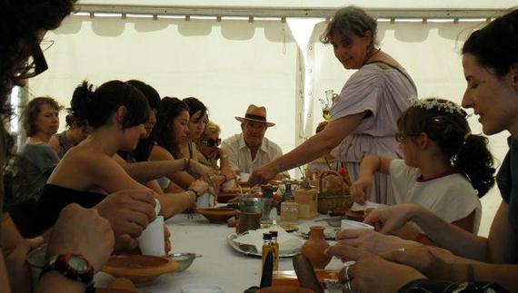 Palencia aprende a comer como los antiguos romanos