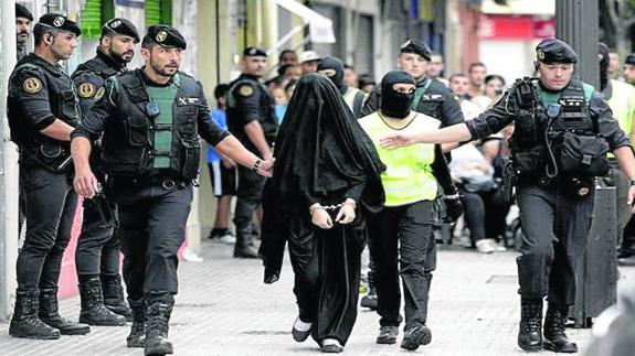 Trasladan de Topas a la cárcel de Soto del Real a una yihadista de 19 años