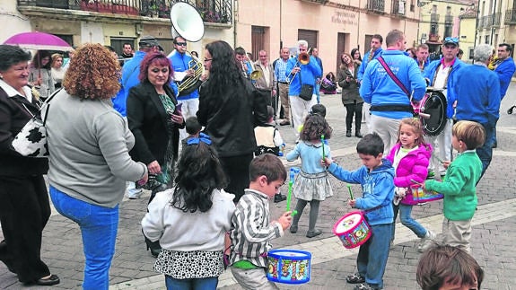 Es otoño, pero la fiesta no cesa