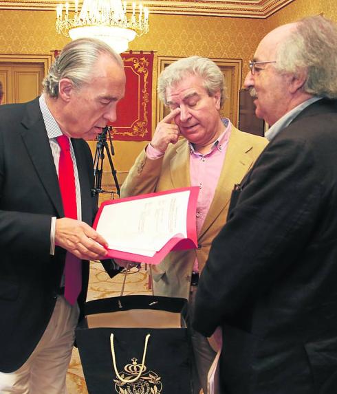 Amalia Iglesias se detiene a homenajear a los ancestros en el Premio Ciudad de Salamanca