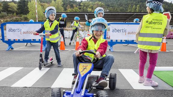 Más de 150 niños prueban la ‘app’ de seguridad vial de Abertis