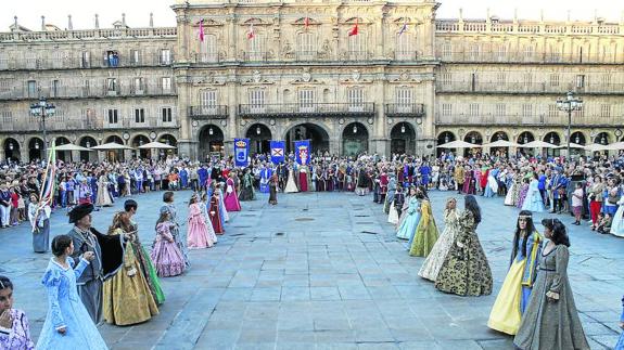Las Vísperas toman la Plaza