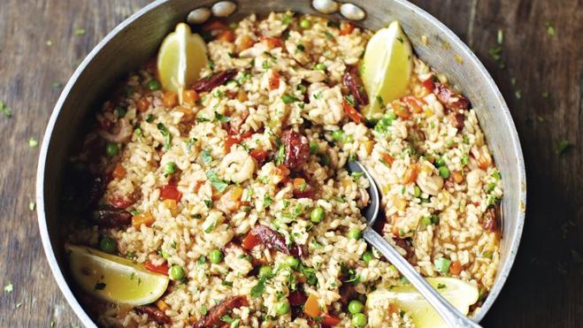 Jaime Olivier le 'echa la culpa' de la 'paella' con chorizo a una abuela española