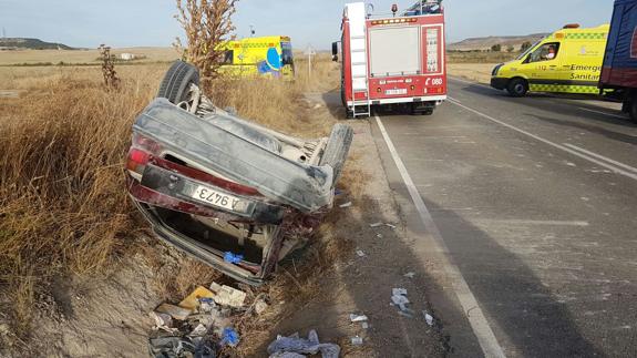 Dos heridos en una colisión entre un camión y un coche en Renedo