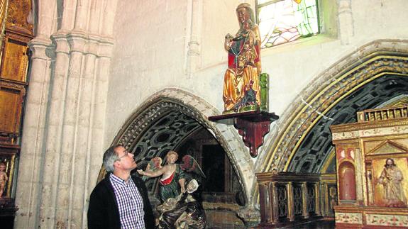 La parroquia recauda fondos para restaurar las tallas de los patrones
