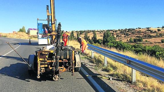 Destinan 44.976 euros a la instalación de barreras de seguridad en varias carreteras