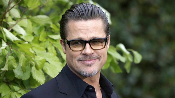 Brad Pitt recupera la sonrisa