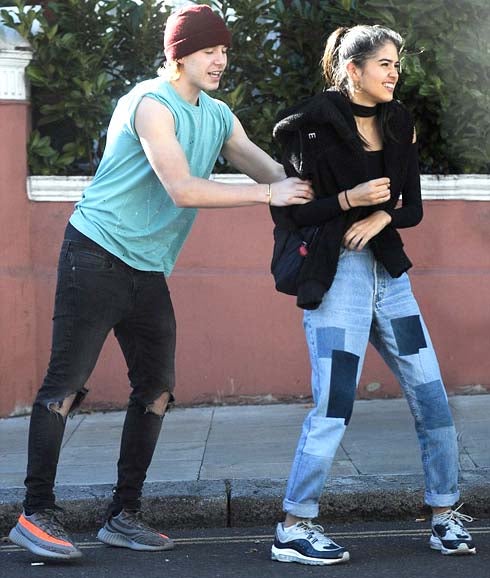 Brooklyn Beckham le tira los tejos a la novia de su amigo Rocco Ritchie