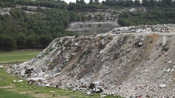 Peñafiel deberá pagar 1.802 euros por el incendio en un vertedero ilegal