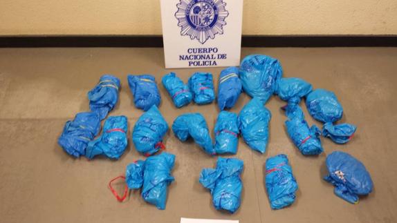 Incautados 10 kilos de hachís en un coche abandonado en Palencia tras fugarse en un control