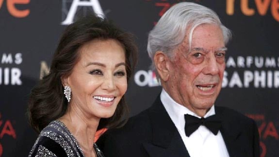 Vargas Llosa pide matrimonio a Isabel Preysler