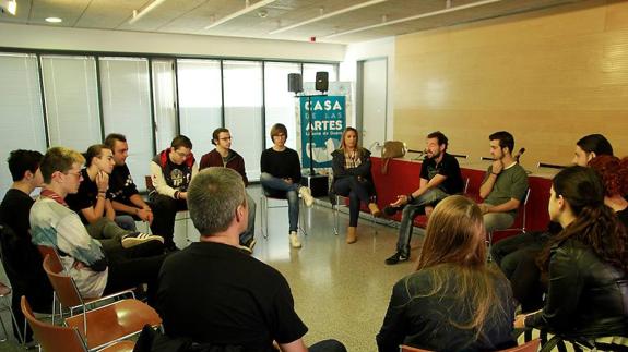 Un espacio virtual para los jóvenes de Laguna