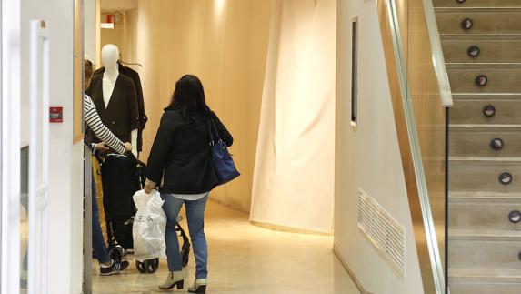 Zara se afianza en Palencia con la reforma de su tienda en la Calle Mayor