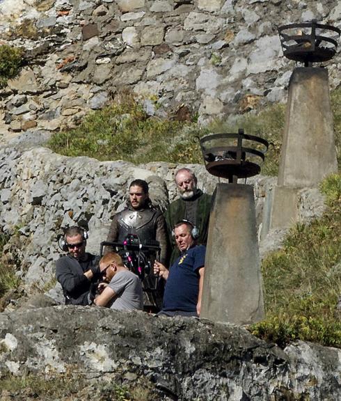 Jon Nieve rueda 'Juego de Tronos' en San Juan de Gaztelugatxe